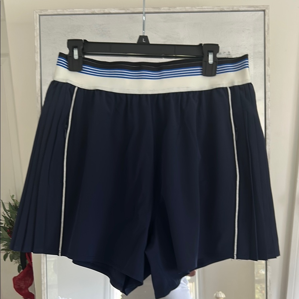 Vineyard Vines Blue and White Athletic Shorts with Color Block Design